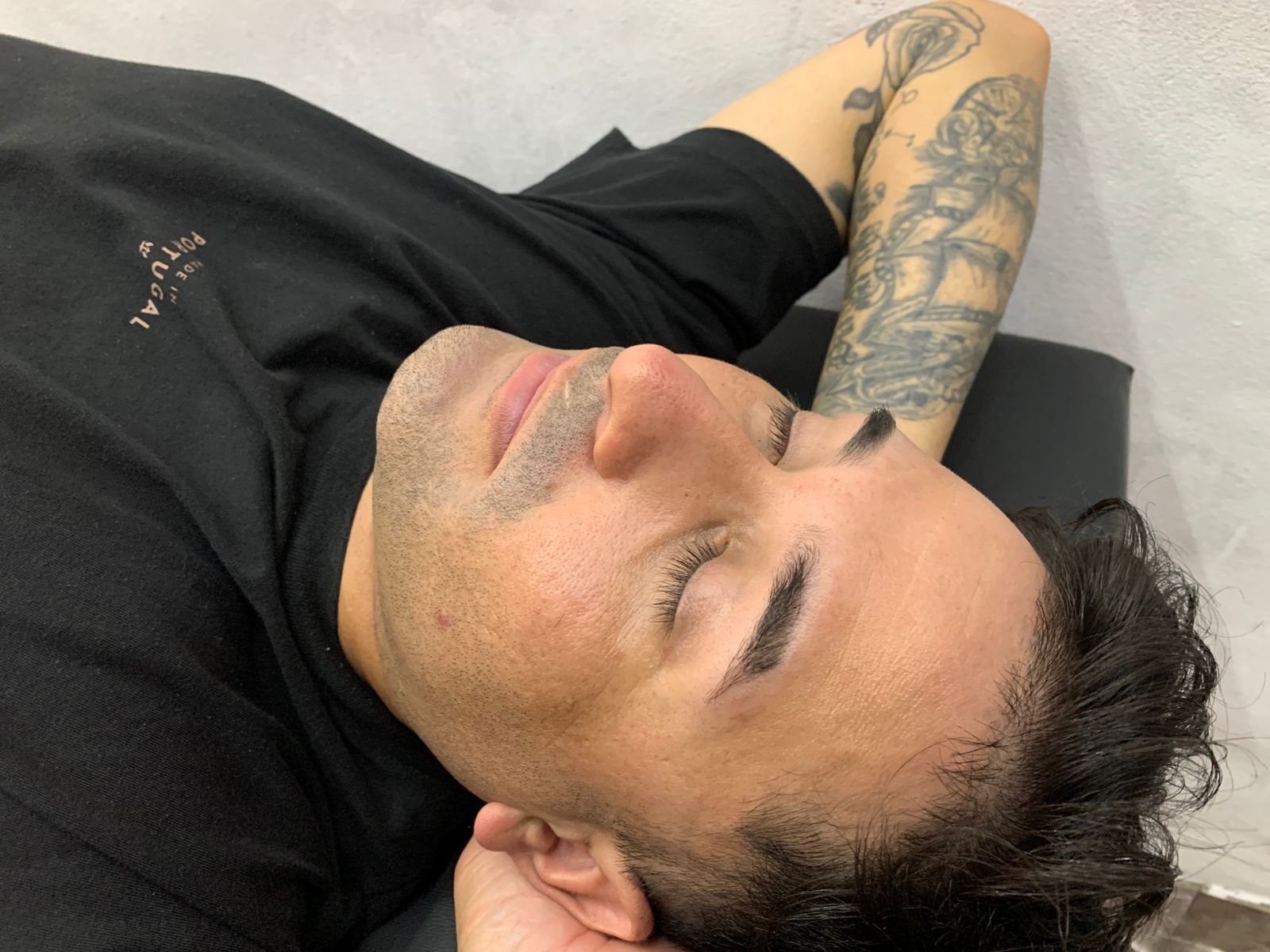 Trabajo de perfilado de cejas